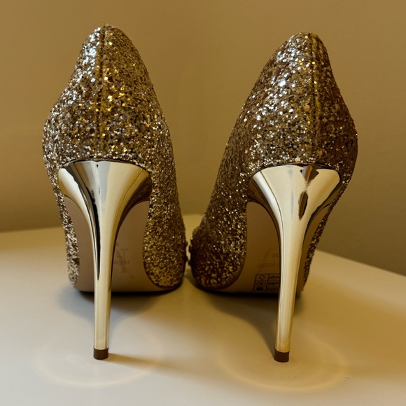 Nine West Gold Glitter Pumps - Size 7 - Picture 6 of 7